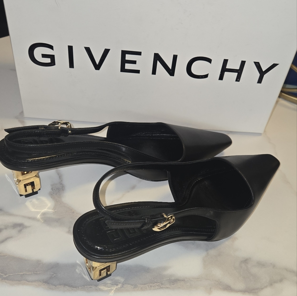 GIVENCHY